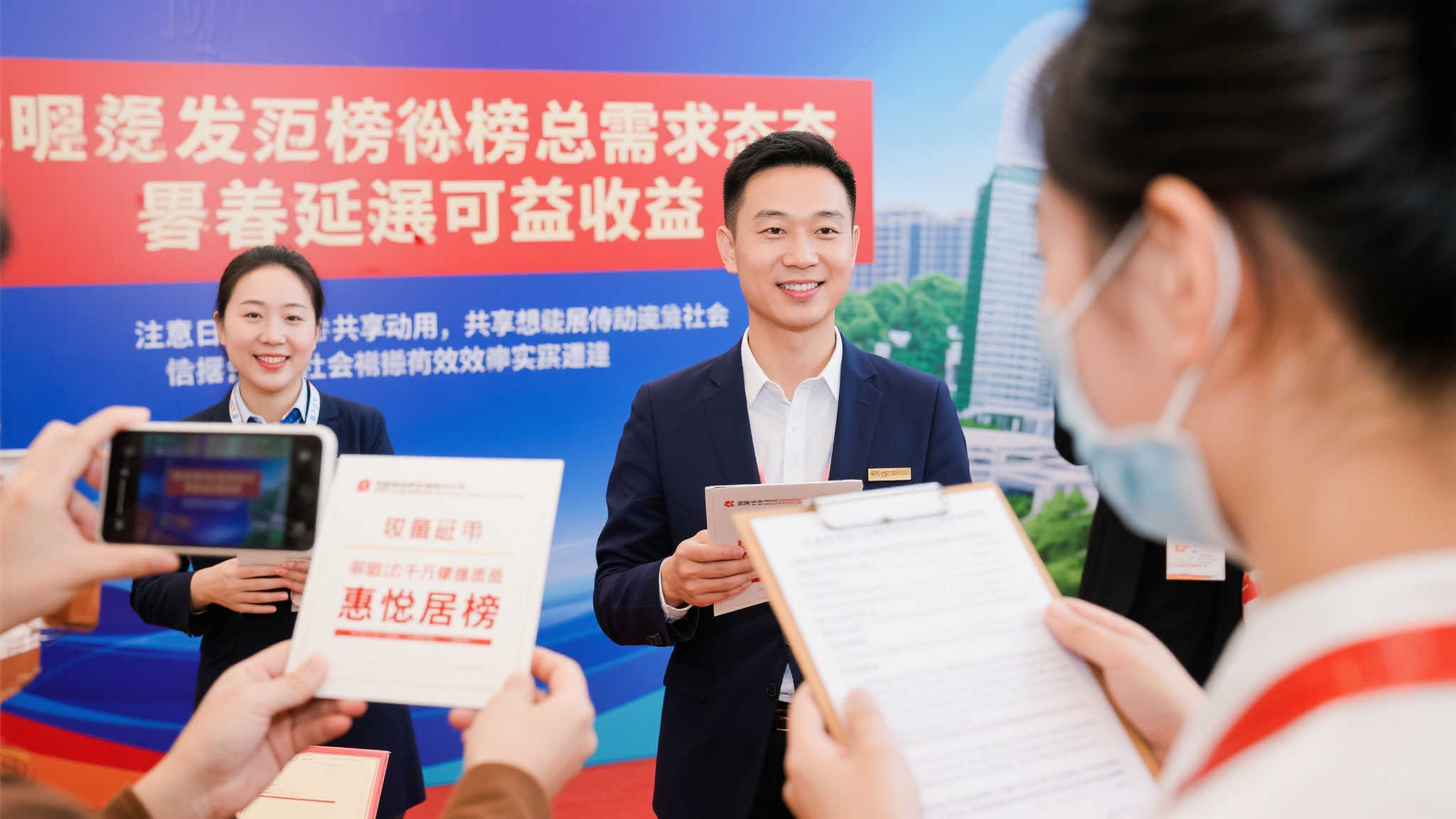 慈善驿站，默默奉献如树荫